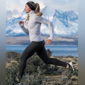 ATHLETA Flurry Base Layer Athletic Turtleneck, Bright White Size Medium